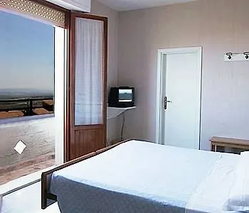 Hotel Milton Iris 3*
